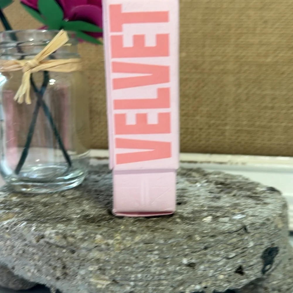 Jeffree Star Velvet Trap Lipstick‎ in Ranch Girl